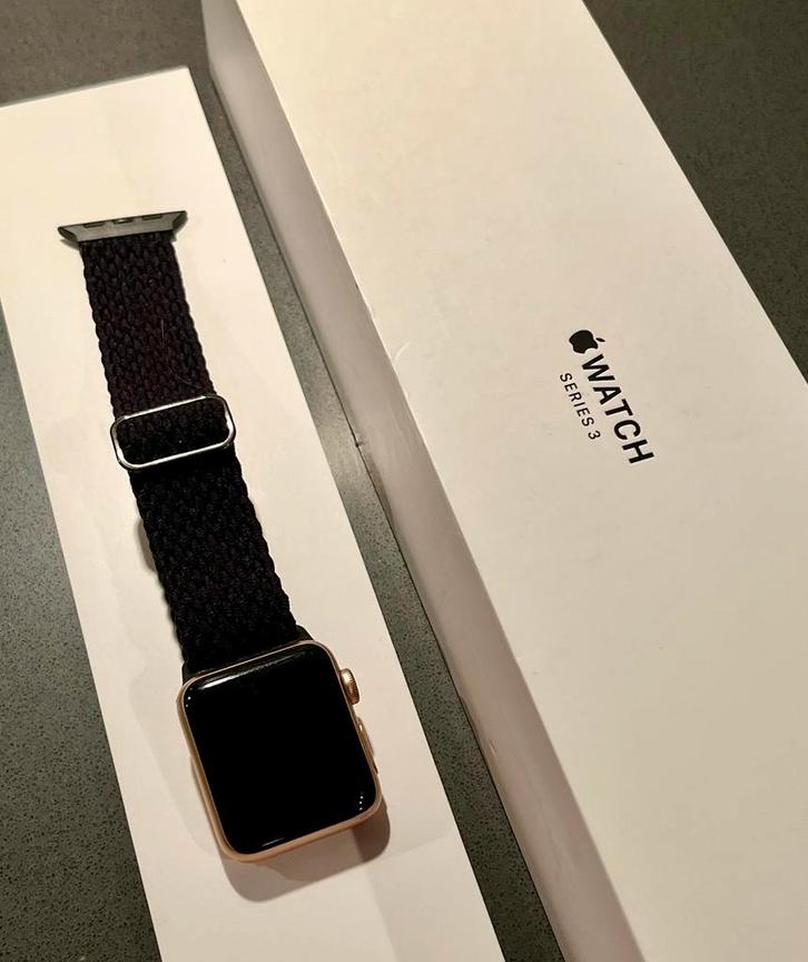 Apple Watch Series 3 incl 4 banden, Sieraden, Tassen en Uiterlijk, Smartwatches, Gebruikt, iOS, Roze, Afstand, Calorieverbanding