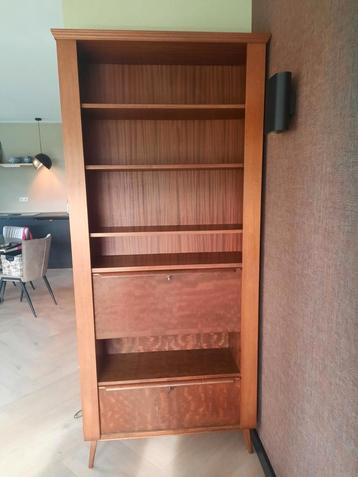 Vintage Boekenkast met Bureau beschikbaar voor biedingen