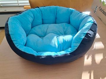 Licht blauw katten/hondenmandje  beschikbaar voor biedingen
