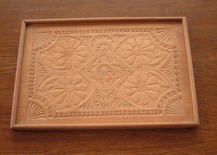 Houten houtsnijwerk dienblad Friese Kerfsnede, Antiek en Kunst, Kunst | Beelden en Houtsnijwerken, Ophalen of Verzenden