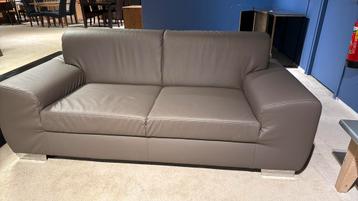 Mooie leren 2,5 zitsbank beschikbaar voor biedingen