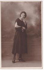Fotokaart / Studiofoto van een Vrouw - Foto C. Cognet Parijs, Gebruikt, Verzenden, Foto, Voor 1940