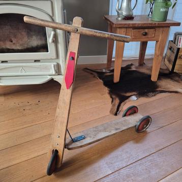Vintage houten kinderstep VERO beschikbaar voor biedingen