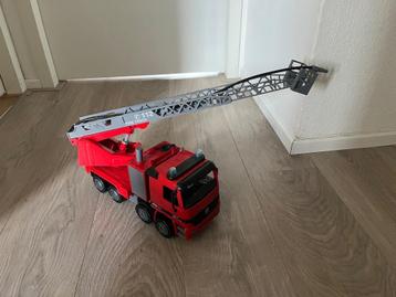 brandweer ladderwagen met echte waterspuit  beschikbaar voor biedingen