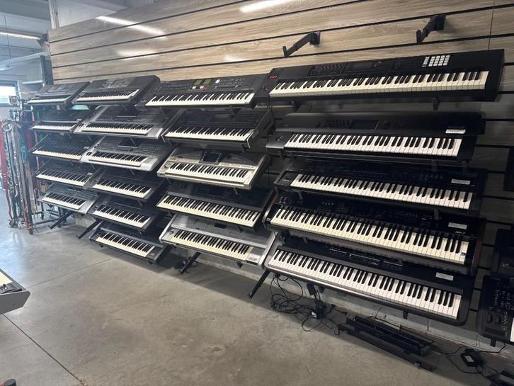 veel Keyboards bezig met uitverkoop tot 20/10/2025, Muziek en Instrumenten, Keyboards, Gebruikt, Overige aantallen, Overige merken