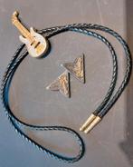 Bolo tie /  nek veter GITAAR met kraag punten, Sieraden, Tassen en Uiterlijk, Kettingen, Ophalen of Verzenden, Zo goed als nieuw