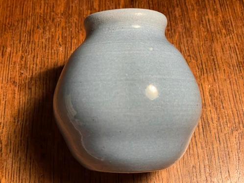 Potterie Kennemerland, Velsen: blauw vaasje model 67 ca.1930, Antiek en Kunst, Antiek | Keramiek en Aardewerk, Ophalen of Verzenden