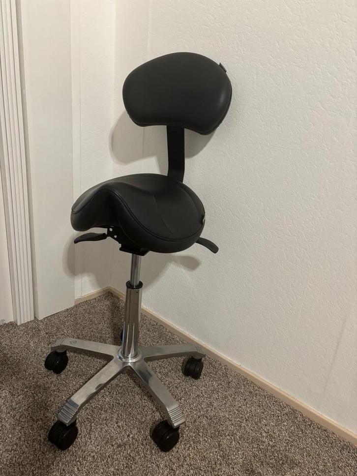 Score Zadelkruk met Rugsteun, Huis en Inrichting, Krukjes, Zo goed als nieuw, In hoogte verstelbaar, Ophalen