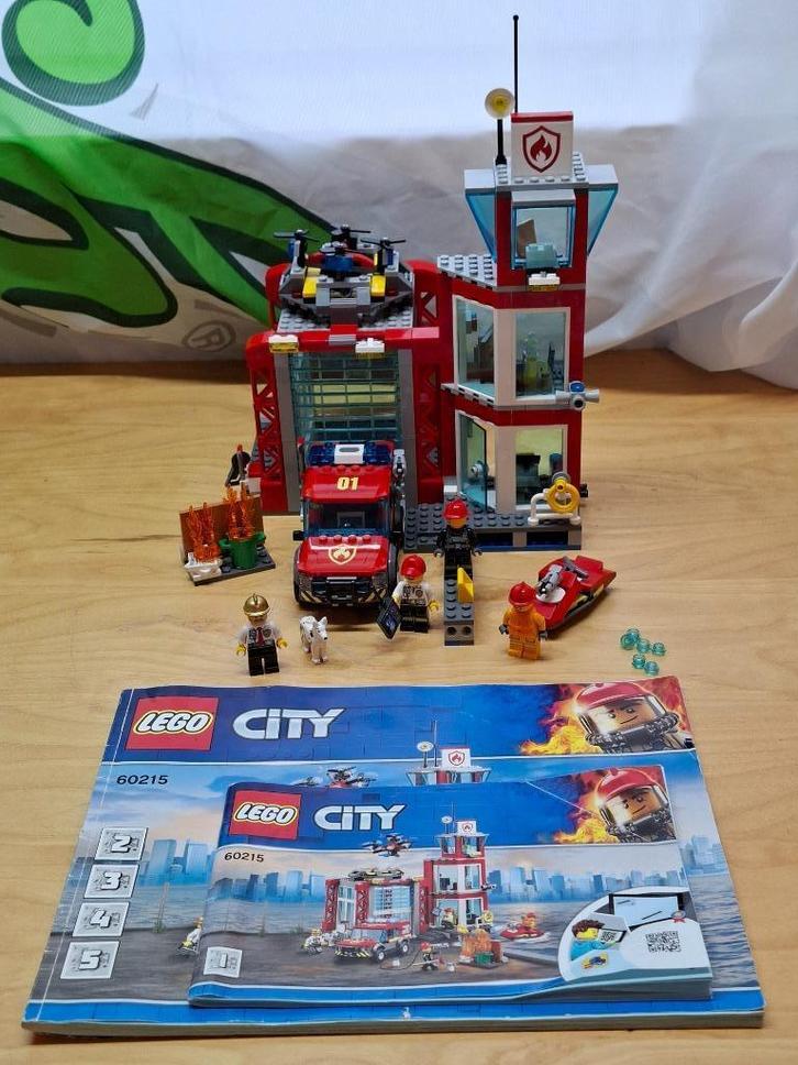 LEGO City Brandweerkazerne - 60215, Kinderen en Baby's, Speelgoed | Duplo en Lego, Zo goed als nieuw, Lego, Complete set, Ophalen of Verzenden