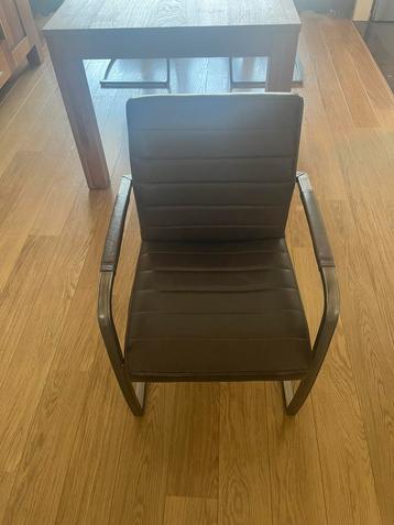 4 eetkamerstoelen beschikbaar voor biedingen