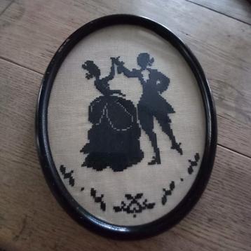 Vintage geborduurd schilderijtje silhouet beschikbaar voor biedingen