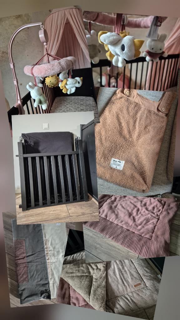 Zwarte box (incl boxkleden, muziekmobiel en boxzak), Kinderen en Baby's, Boxen, Zo goed als nieuw, Rechthoekig, In hoogte verstelbaar