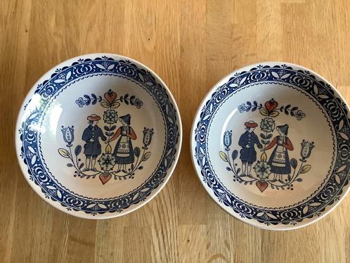 Schaaltje Johnson Brothers Hearts and Flowers 2x 12,00 p.st, Antiek en Kunst, Antiek | Servies los, Ophalen of Verzenden