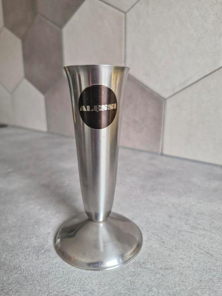Alessi vaasje, Huis en Inrichting, Woonaccessoires | Kandelaars en Kaarsen, Minder dan 25 cm, Metaal, Ophalen of Verzenden