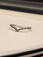 Pandora ring, Sieraden, Tassen en Uiterlijk, Ringen, 18 tot 19, Ophalen of Verzenden, Zo goed als nieuw, Met edelsteen
