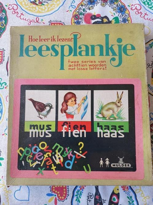 Zeldzaam vintage leesplankje “Mus – Fien – Haas” – nostalgie, Verzamelen, Retro, Overige typen, Ophalen of Verzenden