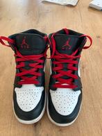 Nike Air Jordan 1, mid gym Red Black Toe (GS), Kinderen en Baby's, Sportschoenen, Ophalen of Verzenden, Zo goed als nieuw, Nike