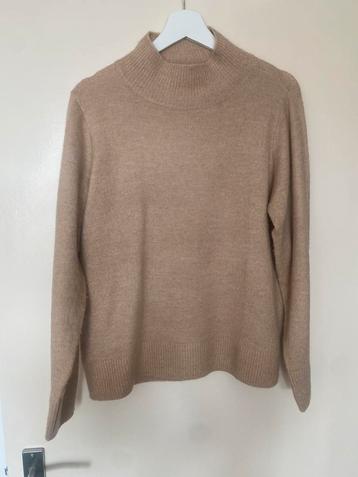 Camel kleur trui beschikbaar voor biedingen