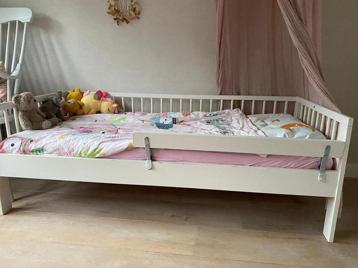 Peuterbed IKEA met lattenbodem, wit, 70x160 cm, Kinderen en Baby's, Kinderkamer | Bedden, Gebruikt, 140 tot 160 cm, 70 tot 85 cm
