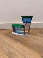 Heel goed Brio houten trein vliegveld monorail station 33301, Ophalen of Verzenden, Zo goed als nieuw