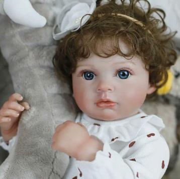 50 cm Vinyl meisjespop pop. Prachtige pop met  geweldige ouf beschikbaar voor biedingen