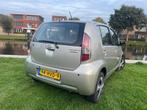 Daihatsu Sirion 2 1.3-16V Prestige 5drs AUTOMAAT HOGE INSTAP, Auto's, Daihatsu, Stof, Gebruikt, 4 cilinders, Parkeersensor