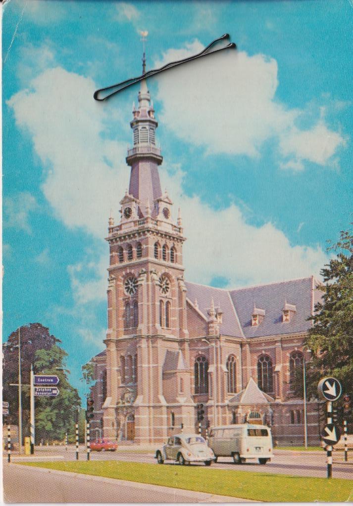 Apeldoorn . de Grote Kerk met auto's, Verzamelen, Ansichtkaarten | Nederland, Gelopen, Gelderland, 1960 tot 1980, Ophalen of Verzenden