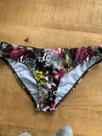 Bikini broekje Protest maat M, Kleding | Dames, Badmode en Zwemkleding, Bruin, Ophalen of Verzenden, Zo goed als nieuw, Protest