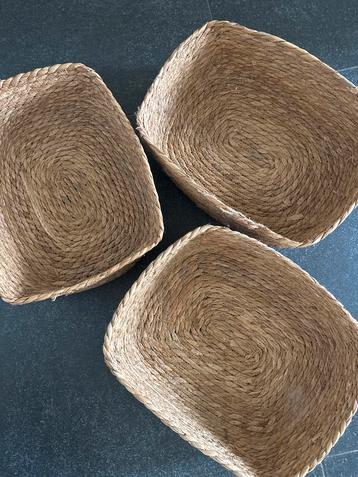 Leuke rieten mandjes - set van 3 beschikbaar voor biedingen