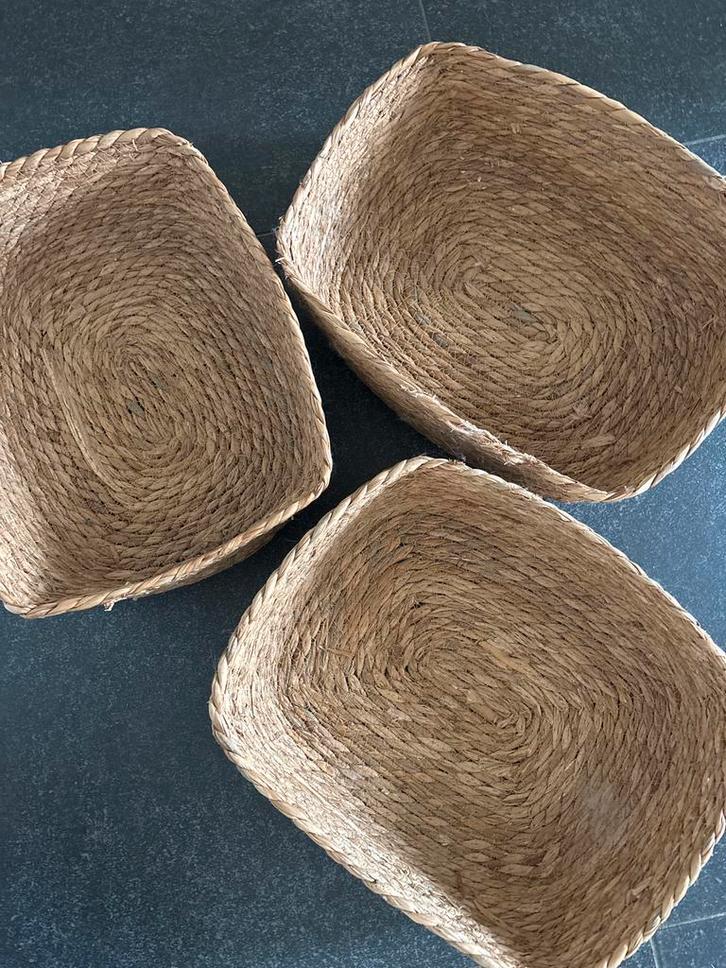 Leuke rieten mandjes - set van 3, Huis en Inrichting, Woonaccessoires | Schalen en Manden, Zo goed als nieuw, Mand, Rechthoekig