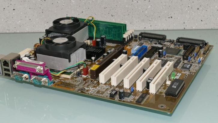 ASUS | CUVX4X-DLS | Dual INTEL Pentium 1000 | SCSI, Computers en Software, Vintage Computers, Ophalen of Verzenden