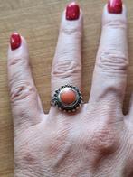 Antieke Zilveren Ring met Bloed Koraal, Sieraden, Tassen en Uiterlijk, Antieke sieraden, Ophalen of Verzenden, Zilver, Ring, Met edelsteen
