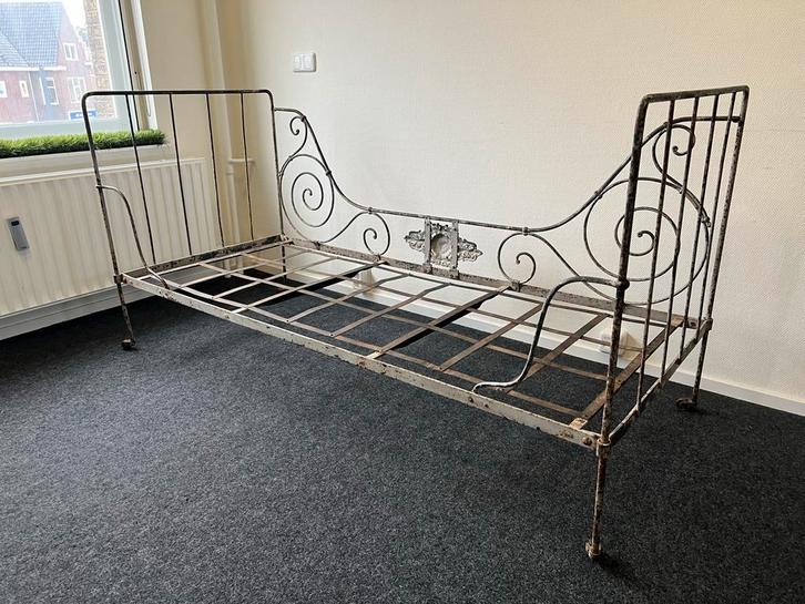 Antiek Frans Brocante Ledikant - Vintage Charme, Antiek en Kunst, Antiek | Meubels | Bedden, Ophalen