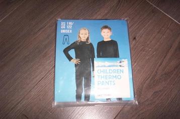 Thermo broek voor kinderen in de maat 116-122  kleur zwart . beschikbaar voor biedingen