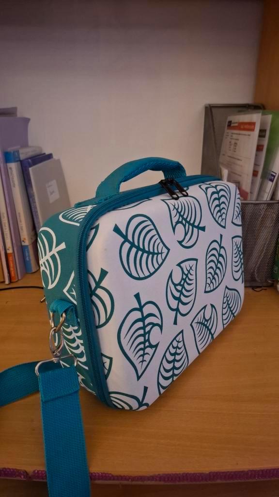 Nintendo Switch Reistas - Animal Crossing Editie, Spelcomputers en Games, Spelcomputers | Nintendo Portables | Accessoires, Nieuw