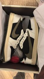 NIKE AIR JORDAN 1 LOW TRAVIS SCOTT OLIVE, Kleding | Heren, Schoenen, Ophalen of Verzenden, Nieuw, Overige kleuren