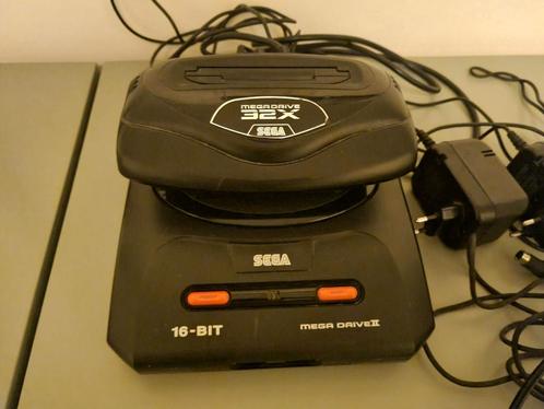 Sega 32x met sega 16 bit en  4 spellen, Spelcomputers en Games, Spelcomputers | Sega, Gebruikt, Ophalen of Verzenden