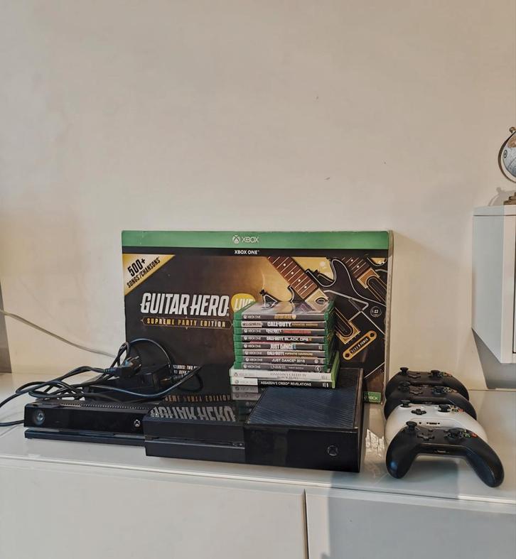 Xbox one + games + controllers + toebehoren complete set, Spelcomputers en Games, Spelcomputers | Xbox One, Zo goed als nieuw