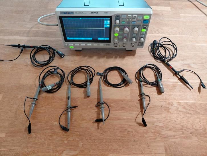 SIGLENT SDS-1202X-E; 2-channel 200MHz digitale oscilloscoop, Doe-het-zelf en Verbouw, Meetapparatuur, Zo goed als nieuw, Elektriciteit
