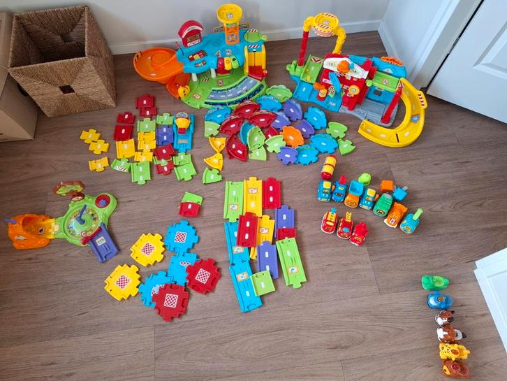 Groot pakket Toet toet auto: Brandweerkazerne & garage, Kinderen en Baby's, Speelgoed | Vtech, Gebruikt, 2 tot 4 jaar, Ophalen