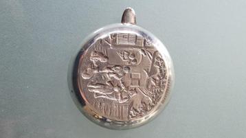 Zilveren asbakje beschikbaar voor biedingen