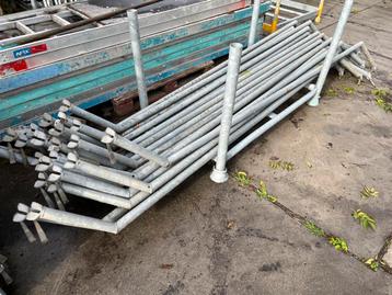 Buitenleuningen Layher bordestrappen beschikbaar voor biedingen