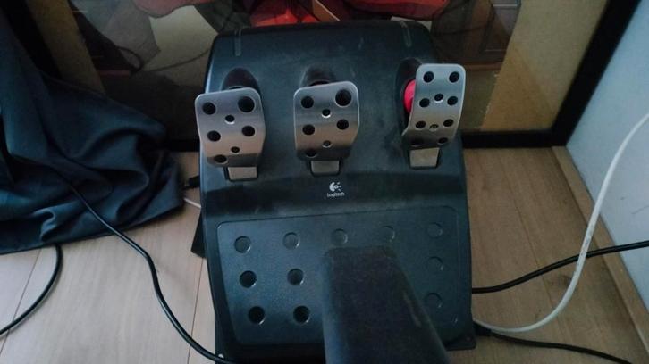 Logitech G27 racestuur + Alcantara racestoel, Computers en Software, Joysticks, Zo goed als nieuw, Ophalen