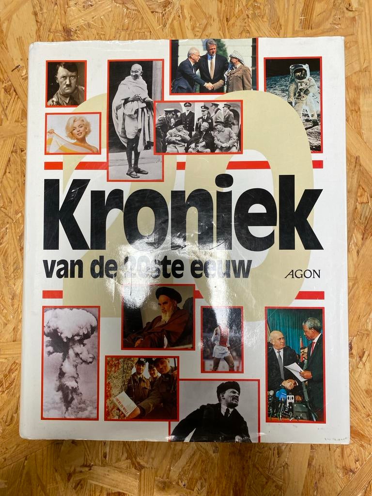 Kroniek van de 20ste Eeuw - Geschiedenisboek, Boeken, Ophalen of Verzenden, 20e eeuw of later, Gelezen