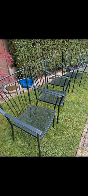 Gietijzeren bankje en 4 stoelen  beschikbaar voor biedingen