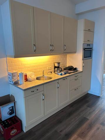 Keukenblok beschikbaar voor biedingen