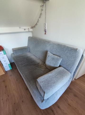 Gratis slaapbank driezits met hoezen in grijs en beige