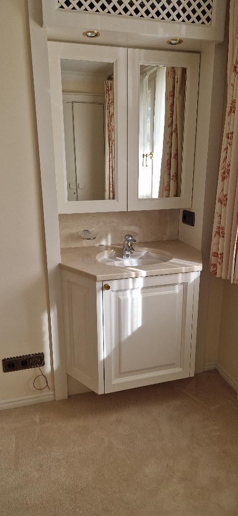 Wastafel met spiegel en div toiletten, Ophalen, Gebruikt, 50 tot 100 cm, Minder dan 100 cm