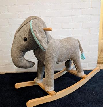 Hobbel olifant beschikbaar voor biedingen