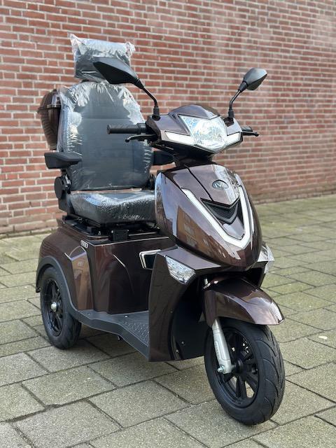IVA Z1000 CHOCOBRUIN 2025 UITNEEMBARE ACCU ( SCOOTMOBIEL ), Fietsen en Brommers, Brommers | Overige merken, Nieuw
